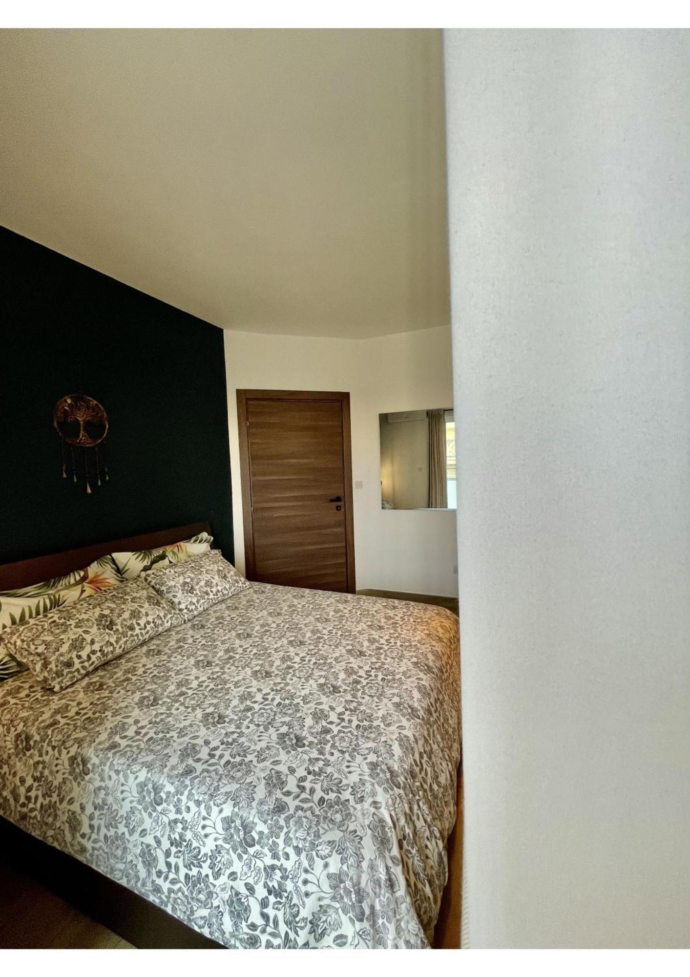 Airport Accommodation Bedroom With Bathroom Self Check In And Self Check Out Air-Condition Included Mqabba Luaran gambar